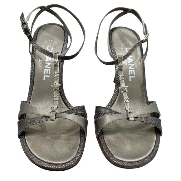 CHANEL LIZARD/SATIN GRAY CRYSTAL STAR & CC LOGO HEELED T-STRAP SANDALS - Picture 3 of 16